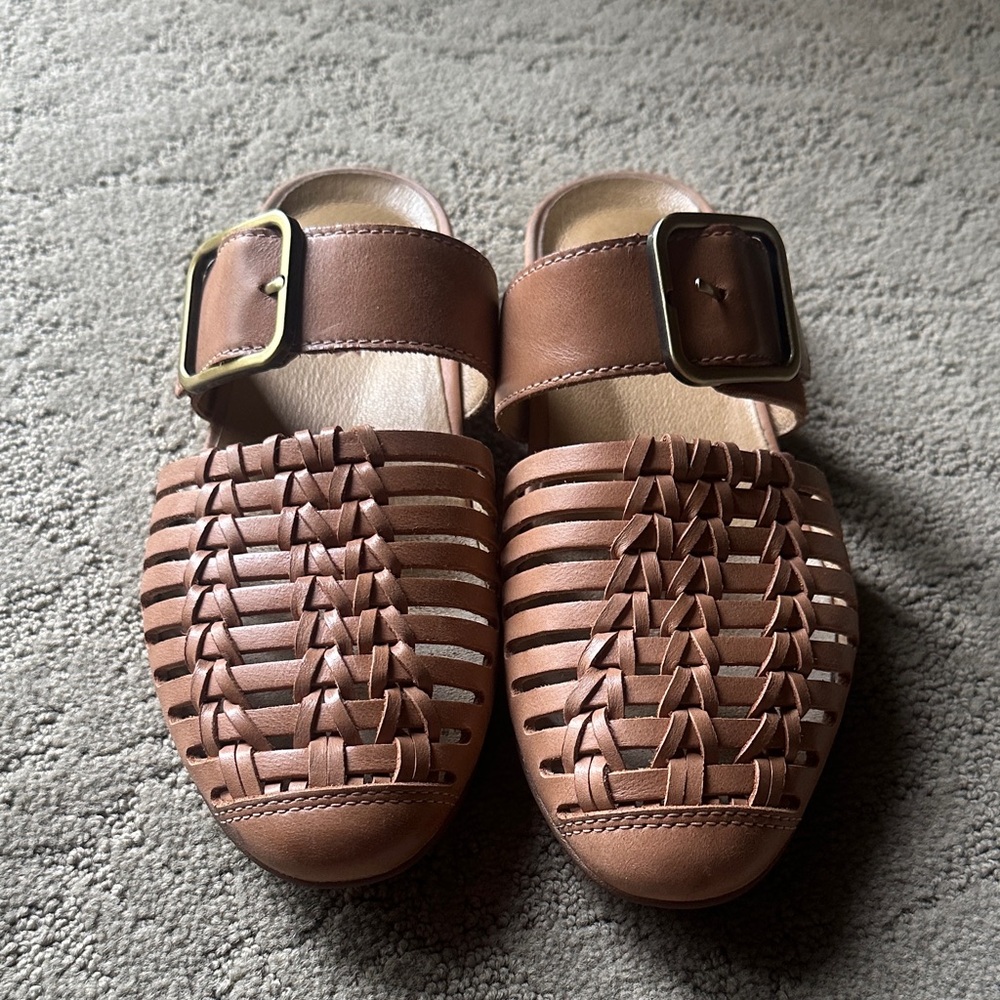 Dansko Tan Leather Sandals with Buckle Leilani tan like new
